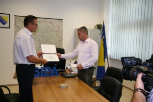 Journalist Veldin Čustović awarded SIPA Certificate of Appreciation