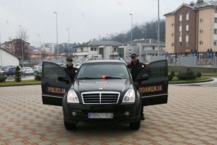SIPA Found Two Passenger Motor Vehicles in the Area of Pale Which Were Stolen in the Sarajevo Area