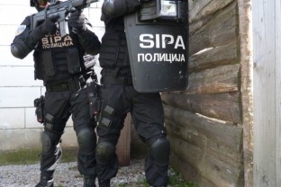 Полицијски службеници СИПА-е слободе лишили три лица