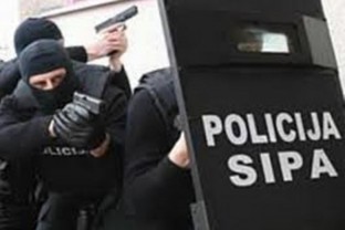 SIPA na području Sarajeva pretresa objekte identificirane na snimku trgovine oružjem