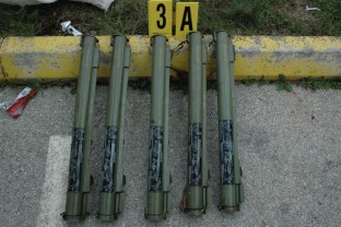 Sedam osoba lišeno slobode, pronađena veća količina oružja i vojne opreme