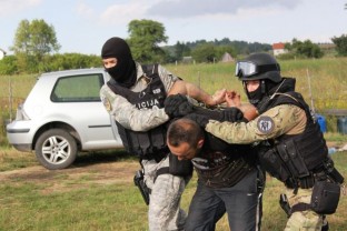 СИПА лишила слободе четри лица због организованог криминала, у току претреси на више локација