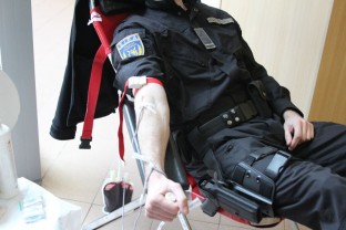 Припадници СИПА-е у хуманој акцији даривања крви