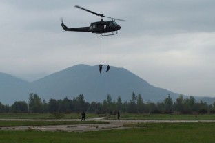 Demonstration: 21 Members of Special Unit Boards Helicopter in 28 Seconds